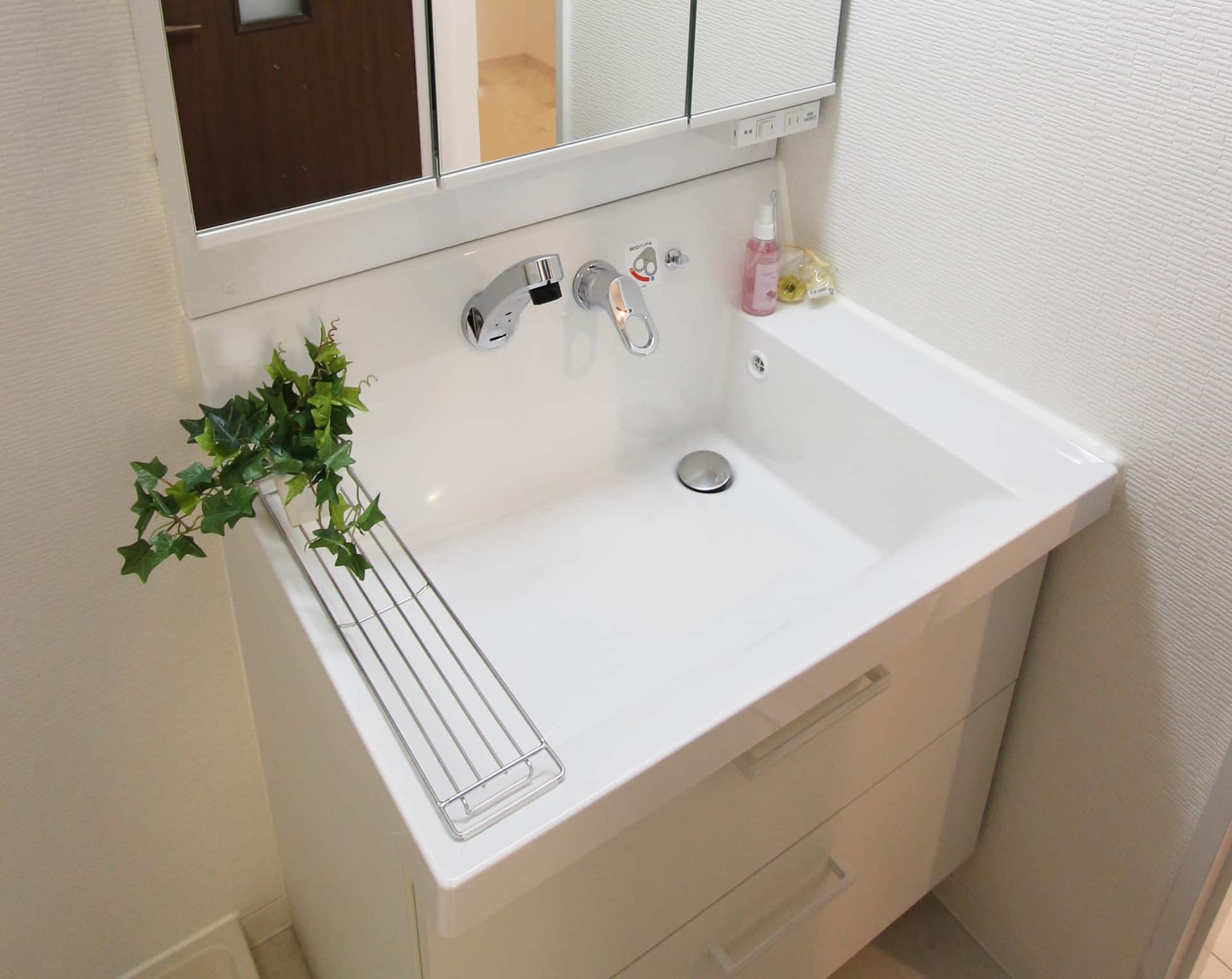 洗面台・洗面所クリーニングは、静岡県・東部のハウスクリーニングは安心の信雅サービス
